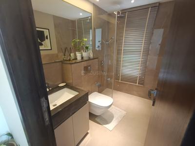 Bathroom Image of 850 Sq.ft 2 BHK Apartment / Flat for sale in Piramal Mahalaxmi, Worli Mumbai for Rs. 57100000