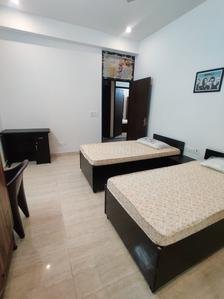 Bedroom Image of Urbanroomz Boys Pg in Sector 54, Gurgaon