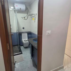 Bathroom Image of 2600 Sq.ft 3.5 BHK Apartment / Flat for rent in Embassy Orchid Apartment, Armane Nagar Bengaluru for Rs. 330000