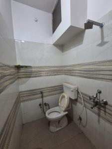 Bathroom Image of 2000 Sq.ft 3 BHK Independent House for rent in Shankar Nagar Raipur for Rs. 45000