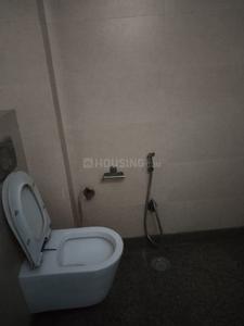 Bathroom Image of 1800 Sq.ft 3 BHK Builder Floor for rent in  Vigyan Vihar RWA, Surajmal Vihar New Delhi for Rs. 45000