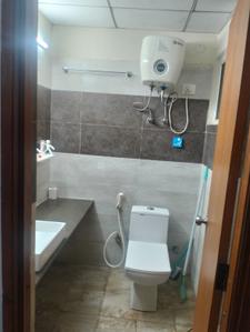 Bathroom Image of 435 Sq.ft 1 RK Apartment / Flat for rent in Paramount Golfforeste Premium Apartments, Surajpur Greater Noida for Rs. 15010