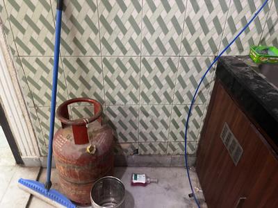 Bathroom Image of 490 Sq.ft 1 BHK Builder Floor for rent in Ashok Nagar New Delhi for Rs. 16000