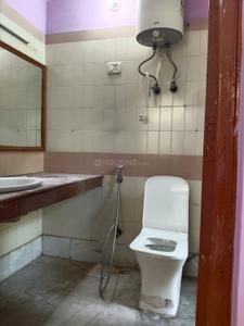 Bathroom Image of 1500 Sq.ft 2.5 BHK Apartment / Flat for rent in Sri Niketan Apartments, Sector 7 Dwarka New Delhi for Rs. 45000