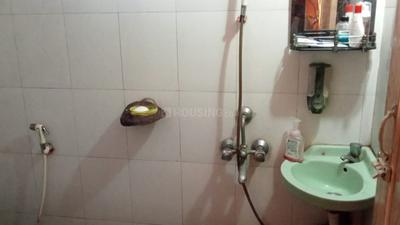 Bathroom Image of 500 Sq.ft 1 BHK Apartment / Flat for rent in Phool Bagan Kolkata for Rs. 15000