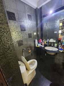 Bathroom Image of 1650 Sq.ft 3 BHK Apartment / Flat for sale in Sector 34 Noida for Rs. 12500000