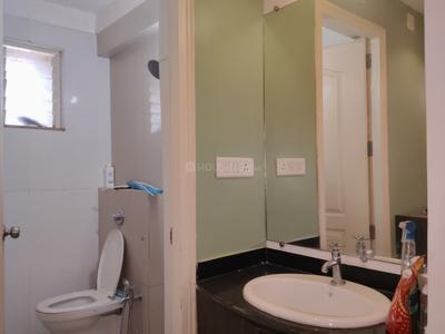 Bathroom Image of 950 Sq.ft 2 BHK Apartment / Flat for rent in Pacifica San Martin, Atladara Vadodara for Rs. 20000