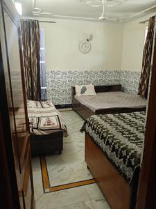 Bedroom Image of PG House in Green Field Colony, Faridabad