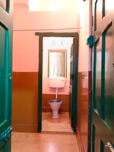 Common Bathroom Image of 600 Sq.ft 2 BHK Builder Floor for rent in Tollygunge Kolkata for Rs. 12000
