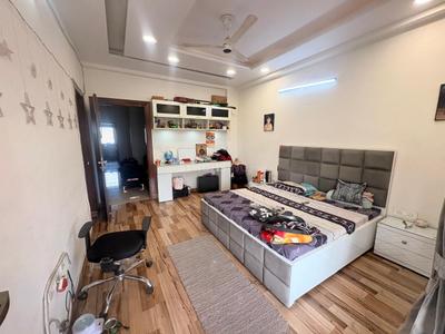 Bedroom Image of 2000 Sq.ft 3 BHK Builder Floor for sale in BPTP District 6 Block L, Sector 84 Faridabad for Rs. 30000000