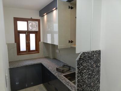 Kitchen Image of 600 Sq.ft 2 BHK Builder Floor for sale in Laxmi Nagar New Delhi for Rs. 5800000