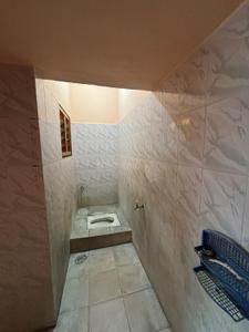 Bathroom Image of 350 Sq.ft 1 BHK Independent House for rent in Villapuram Colony Madurai for Rs. 5000