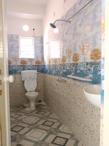 Common Bathroom Image of 1000 Sq.ft 2 BHK Apartment / Flat for sale in Kasba Kolkata for Rs. 5500000