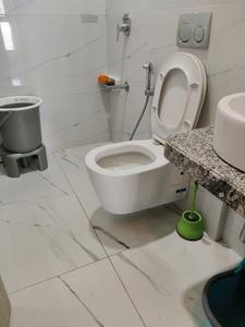 Common Bathroom Image of 620 Sq.ft 2 BHK Apartment / Flat for sale in The Atmosphere, Mulund East Mumbai for Rs. 17000000