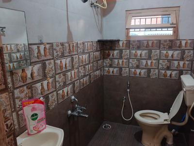 Bathroom Image of 1200 Sq.ft 2 BHK Independent House for rent in HBR Layout Bengaluru for Rs. 25500