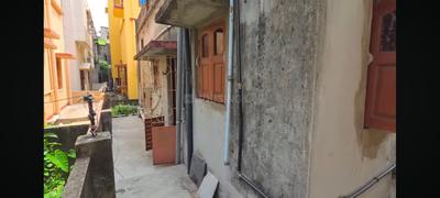 Balcony Image of 650 Sq.ft 2 BHK Independent House for rent in Agarpara Kolkata for Rs. 8000