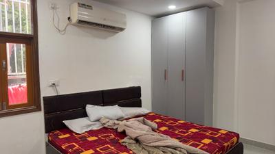 Bedroom Image of 1500 Sq.ft 4 BHK Builder Floor for rent in Dwarka Mor New Delhi for Rs. 60500