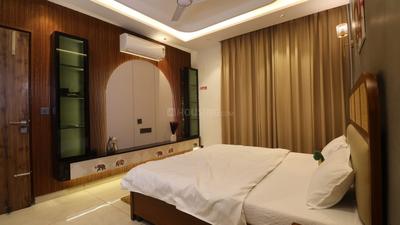 Bedroom Image of 2150 Sq.ft 3.5 BHK Apartment / Flat for rent in PR7 Airport Road Zirakpur for Rs. 80000