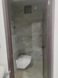 Bathroom Image of 675 Sq.ft 2 BHK Builder Floor for rent in Raju Parak Extension New Delhi for Rs. 19000
