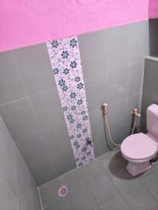 Bathroom Image of 1200 Sq.ft 2 BHK Builder Floor for rent in Katpadi Vellore for Rs. 10000