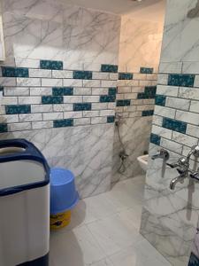 Bathroom Image of 1600 Sq.ft 2 BHK Apartment / Flat for rent in DDA Pocket F, Mayur Vihar II New Delhi for Rs. 40000