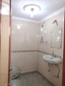 Common Bathroom One Image of 2200 Sq.ft 4 BHK Apartment / Flat for sale in Sector 11 Dwarka New Delhi for Rs. 28800000
