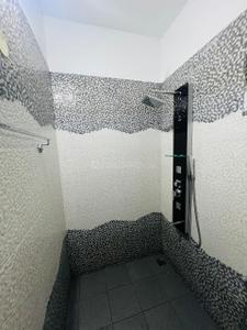 Bathroom Image of 2200 Sq.ft 5 BHK Independent House for rent in Kakkanad Kochi for Rs. 55000