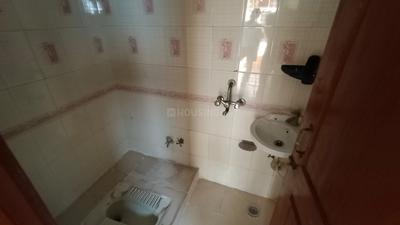 Bathroom Image of 1000 Sq.ft 2 BHK Apartment / Flat for rent in Scheme No 114 Indore for Rs. 10000