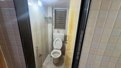 Bathroom Image of 400 Sq.ft 1 BHK Apartment / Flat for rent in Mehta Park, Mahim Mumbai for Rs. 50000