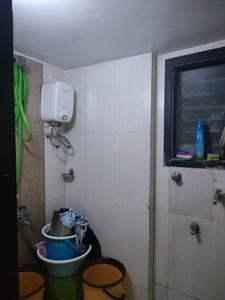 Common Bathroom Image of 700 Sq.ft 1 BHK Apartment / Flat for rent in Raunak Delight, Kasarvadavali Thane for Rs. 16150