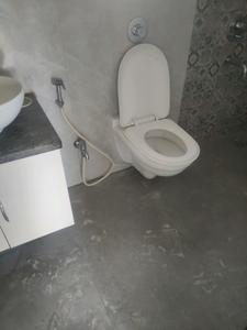 Common Bathroom Image of 650 Sq.ft 2 BHK Apartment / Flat for rent in Rustomjee Bella, Bhandup West Mumbai for Rs. 45000