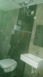 Bathroom Image of 1558 Sq.ft 3 BHK Apartment / Flat for sale in Raheja Residency, Purena Raipur for Rs. 6400000