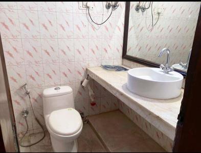 Bathroom Image of 2500 Sq.ft 3 BHK Duplex for sale in Saket New Delhi for Rs. 40000000