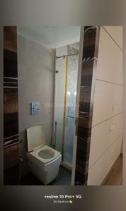 Bathroom Image of 800 Sq.ft 1 BHK Apartment / Flat for rent in Dadar West Mumbai for Rs. 70000