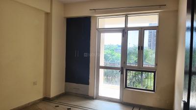 Bedroom Image of 1655 Sq.ft 3 BHK Apartment / Flat for rent in Prateek The Royal Cliff, Crossings Republik Ghaziabad for Rs. 25000