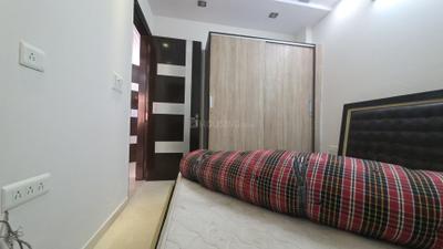 Bedroom Image of 900 Sq.ft 3 BHK Builder Floor for rent in Pitampura New Delhi for Rs. 40000