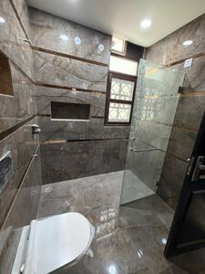 Bathroom Image of 5800 Sq.ft 7 BHK Independent House for rent in New Friends Colony New Delhi for Rs. 695000