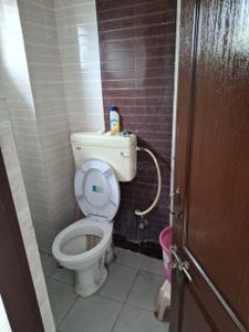 Bathroom Image of 890 Sq.ft 2 BHK Apartment / Flat for sale in Indira Nagar Lucknow for Rs. 4800000