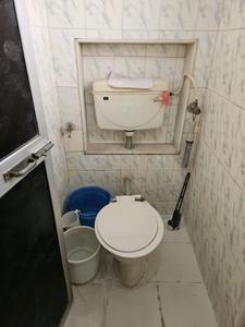Common Bathroom Two Image of 750 Sq.ft 2 BHK Apartment / Flat for sale in Mazgaon Mumbai for Rs. 11500000