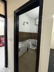 Bathroom Image of 650 Sq.ft 1 BHK Independent House for rent in Patel Nagar New Delhi for Rs. 20000