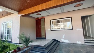 Bedroom Image of 3000 Sq.ft 4 BHK Independent House for rent in Nipania Indore for Rs. 80000