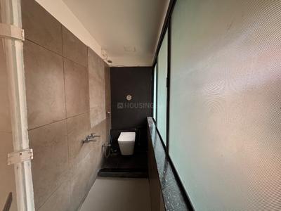 Bathroom Image of 650 Sq.ft 2 BHK Apartment / Flat for rent in Ramdaspeth Nagpur for Rs. 35000