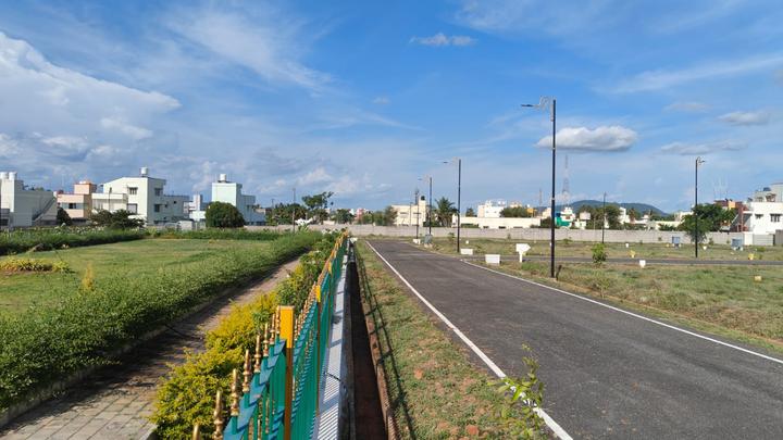Roopa Nagar Main Image 1