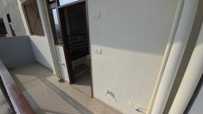 Balcony Image of 372 Sq.ft 1 RK Apartment / Flat for rent in Sector 72 Noida for Rs. 12599