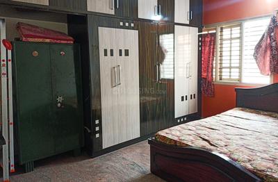 Bedroom Image of 1400 Sq.ft 3 BHK Apartment / Flat for rent in Block 6 Bengaluru for Rs. 40000