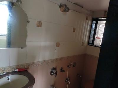 Bathroom Image of 560 Sq.ft 1 BHK Apartment / Flat for rent in Ghatkopar West Mumbai for Rs. 36000