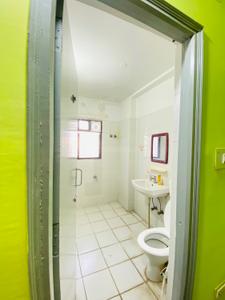Bathroom Image of 1600 Sq.ft 3.5 BHK Apartment / Flat for rent in Harmu Ranchi for Rs. 50000