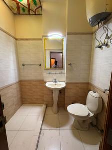 Bathroom Image of 1200 Sq.ft 2 BHK Builder Floor for rent in Green Park Extension New Delhi for Rs. 80000
