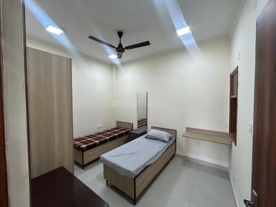 Bedroom Image of 1000 Sq.ft 2 BHK Builder Floor for rent in Preet Vihar New Delhi for Rs. 30000