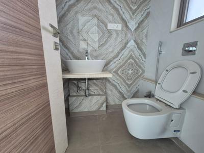 Bathroom Image of 800 Sq.ft 2 BHK Apartment / Flat for sale in Worli Mumbai for Rs. 32300000